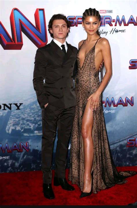 ZENDAYA Nude .